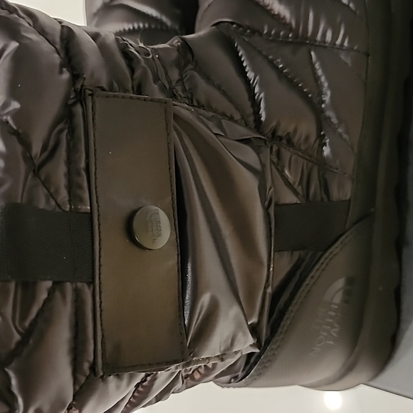 Reduced $ The North Face Boots - Picture 7 of 14
